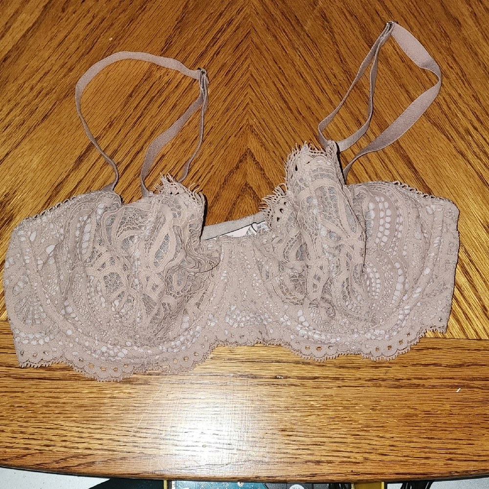 Elegant Lace Underwire Bra - Tan